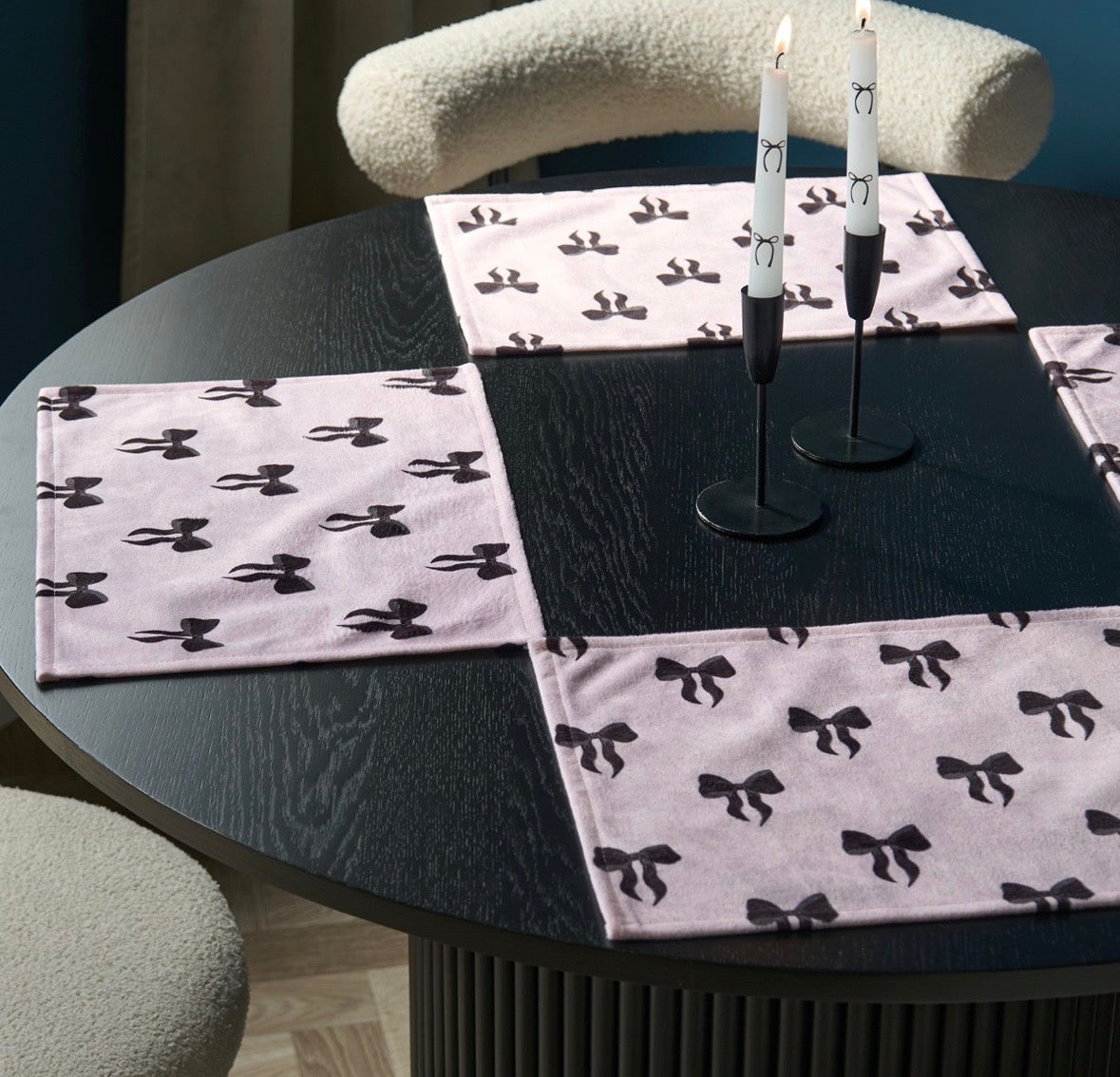 Bow placemats