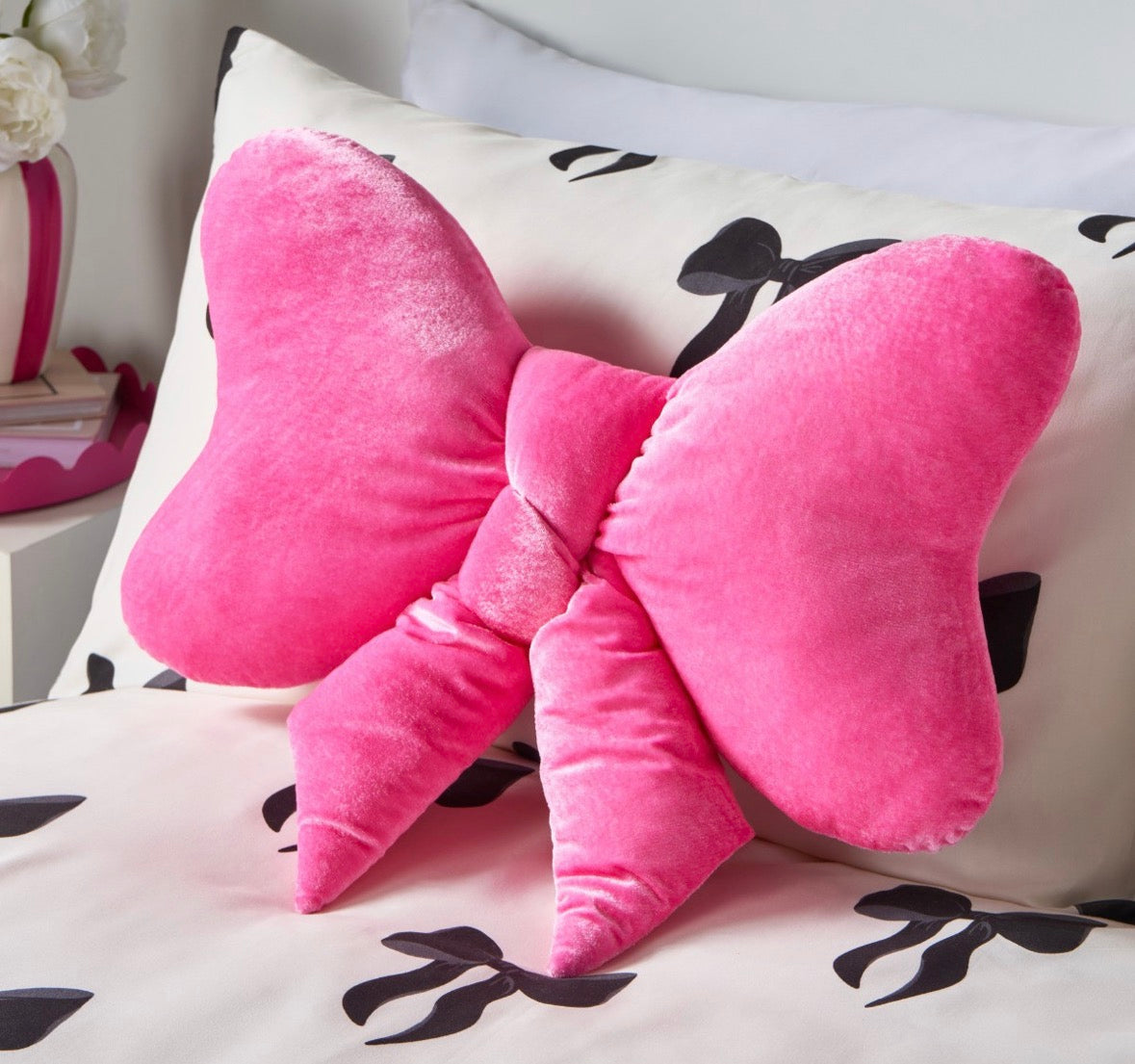 Bow pillow